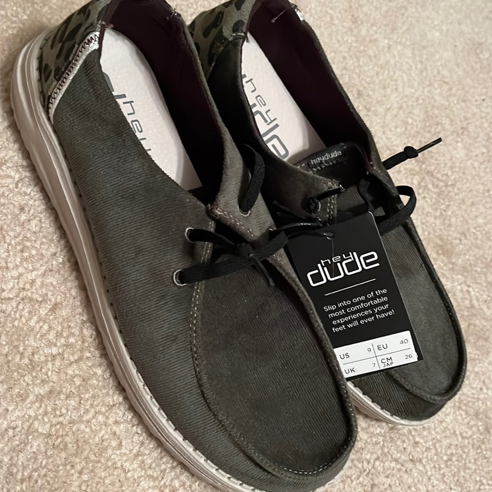HEY DUDE shoes dark green and como!